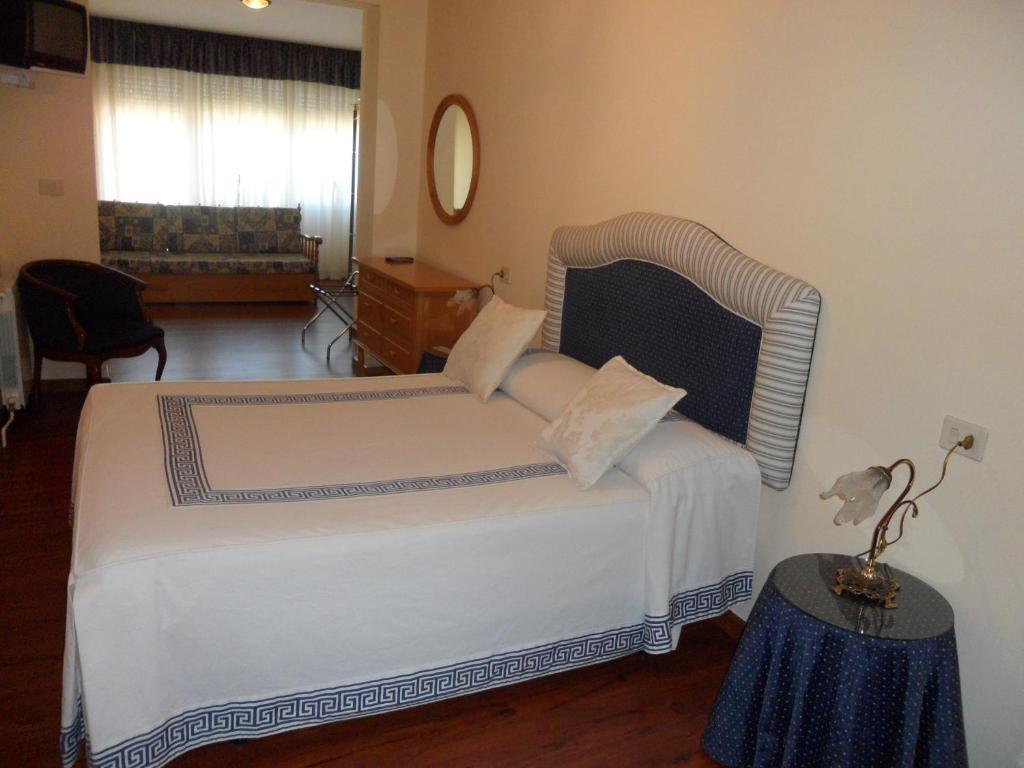Hotel Avenida Baiona Сабарис Номер фото
